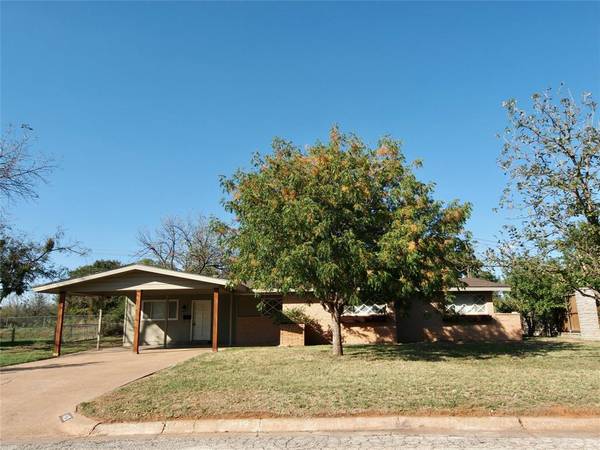 1425 Rolling Hills Drive, Graham, TX 76450