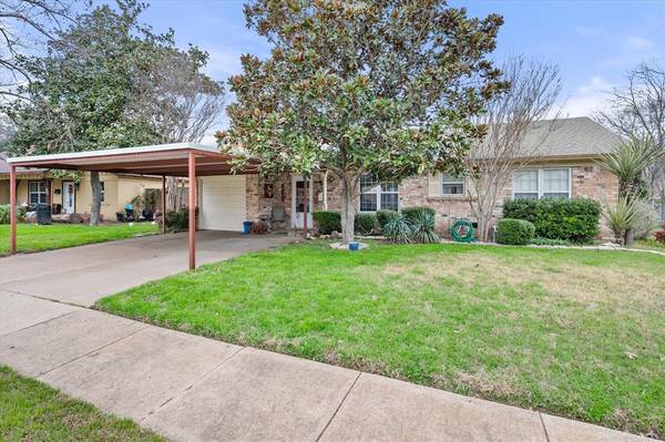 400 Langley Avenue,  Everman,  TX 76140