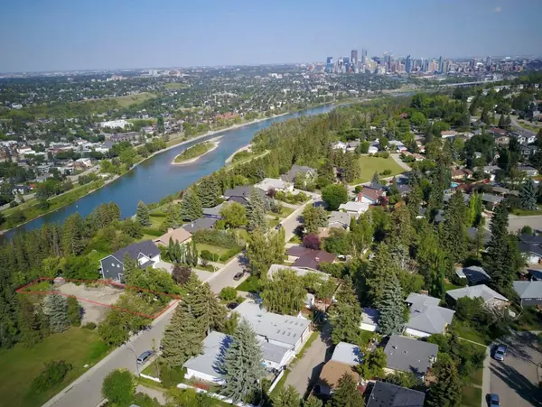 Calgary, AB T3C 3C5,72 Wildwood DR SW