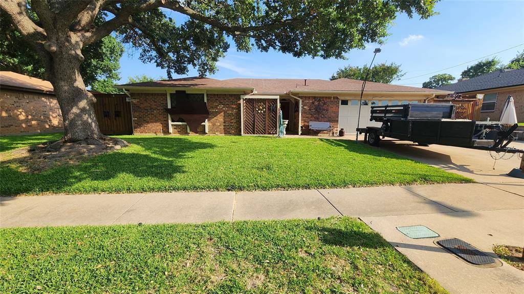 737 Spring Valley Drive, Hurst, TX 76054