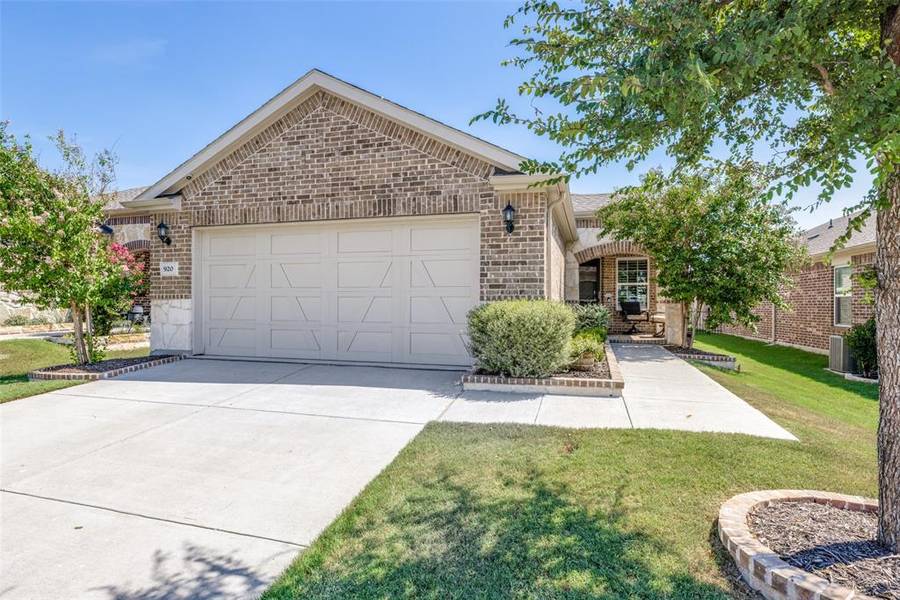 920 Freedom Lane, Little Elm, TX 76227