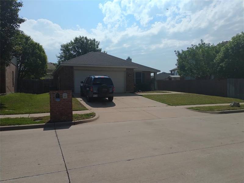 933 Canary Drive, Saginaw, TX 76131