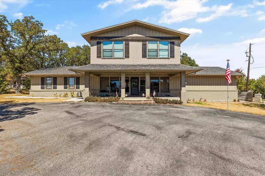 4900 Fairway Court, Granbury, TX 76049