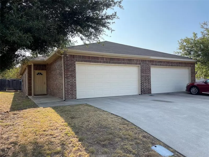 949 Sylvia Street, Weatherford, TX 76086