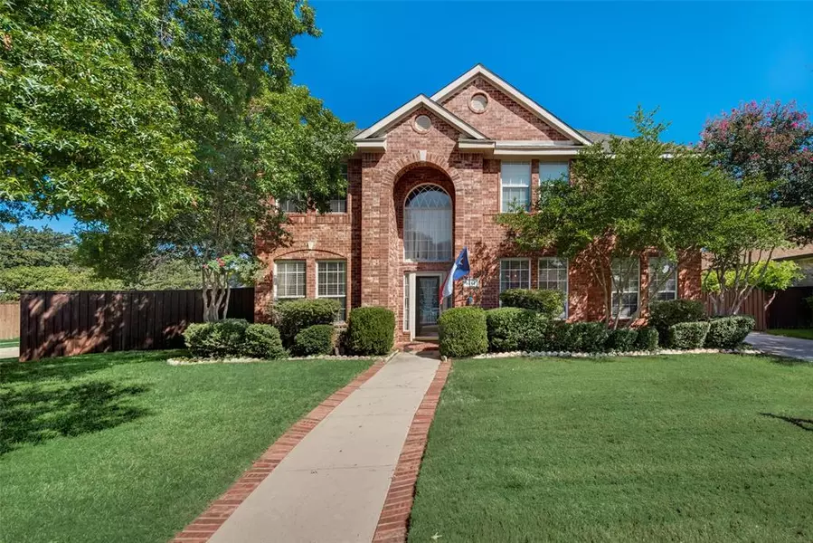 552 Parkview Drive, Grand Prairie, TX 75052