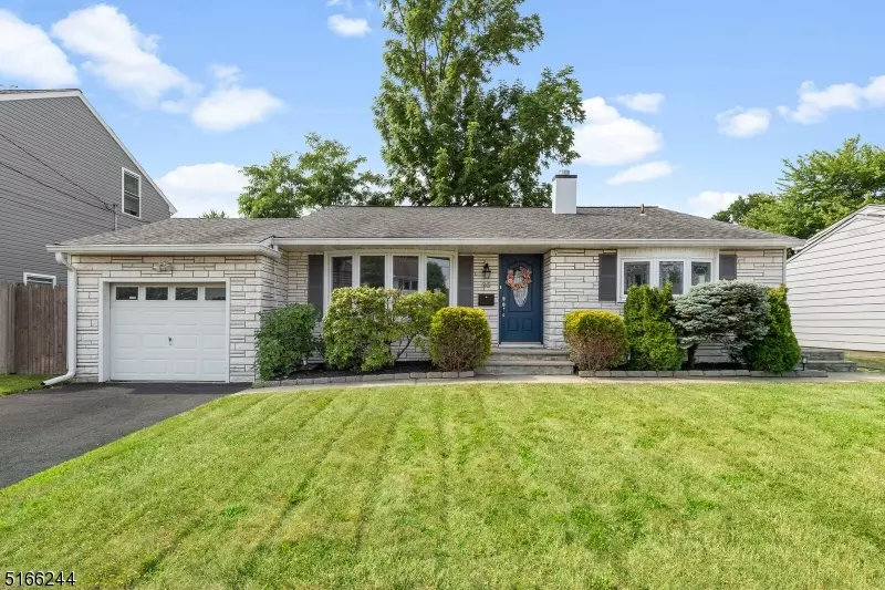 65 Albemarle Rd, Woodbridge Twp., NJ 07067