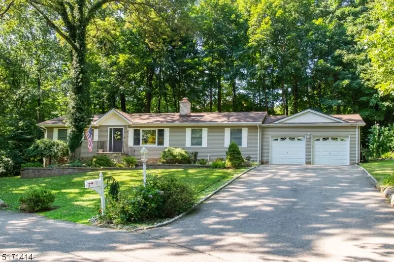 Kinnelon Boro, NJ 07405,1 Lilac Ct