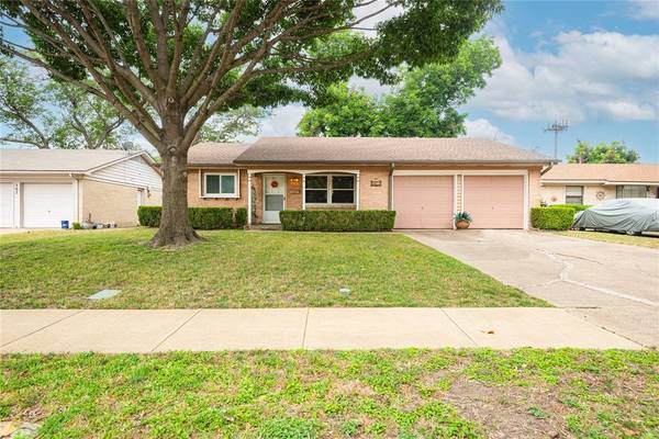 801 N Cottonwood Drive, Richardson, TX 75080