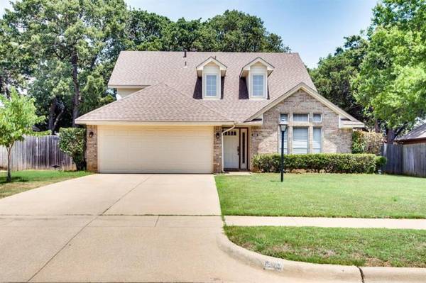 208 Arwine Drive, Hurst, TX 76053