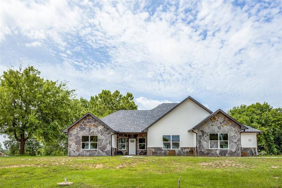 100 SR Community Drive, Mount Pleasant, TX 75455