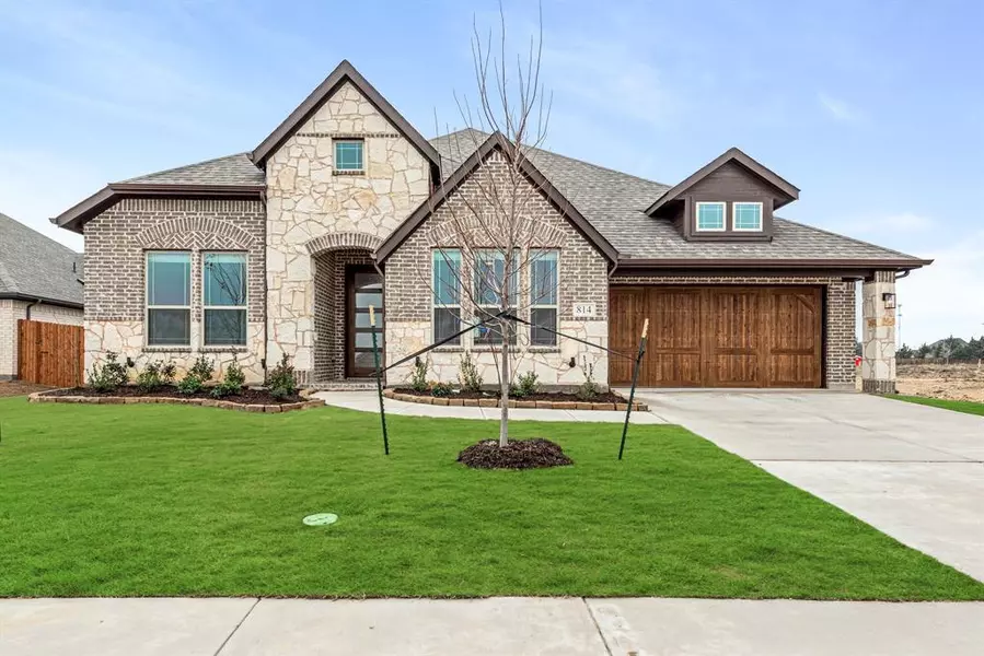 814 Corsa Drive, Midlothian, TX 76065