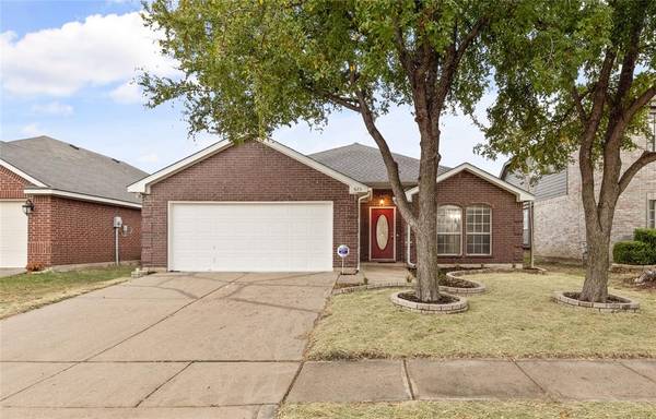 625 Fox Run Trail, Saginaw, TX 76179