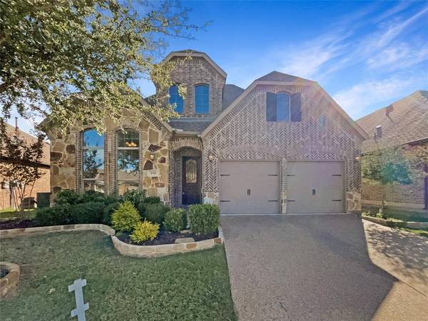 490 Oak Hills Lane, Fate, TX 75189