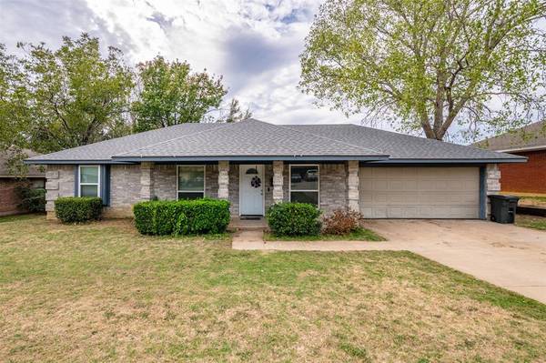 108 Bentley Drive, Joshua, TX 76058