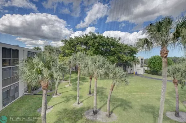 Delray Beach, FL 33484,5370 Las Verdes Cir  #317