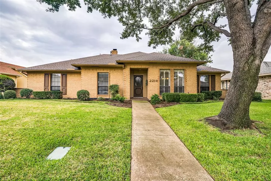 2216 Creekview, Carrollton, TX 75006