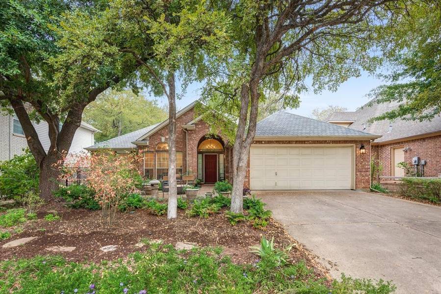 6431 Parkmont Drive, Arlington, TX 76001