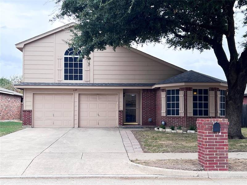 829 Meadowlark Drive, Saginaw, TX 76131