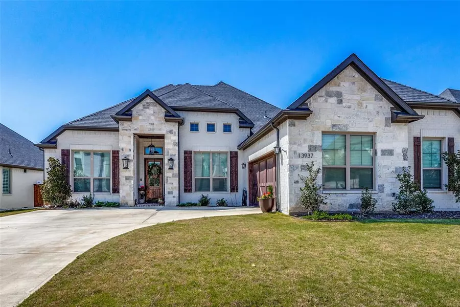 13937 E Riviera Drive, Fort Worth, TX 76028