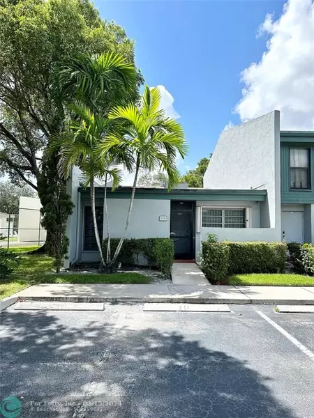 1000 NW 97th Ave  #211, Pembroke Pines, FL 33024