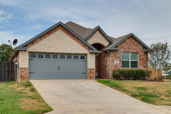 4000 Oakwood Court, Aubrey, TX 76227