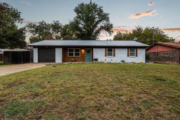 306 W 6th Street, Tolar, TX 76476