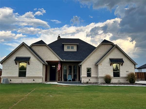 8820 Lazy Oak Drive, Justin, TX 76247