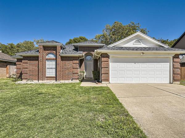 923 Fiero Drive, Arlington, TX 76001