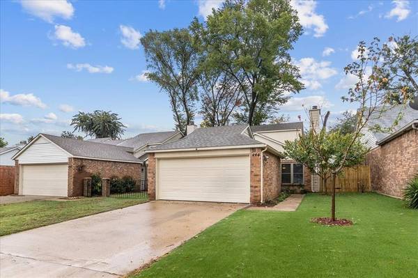 444 Sycamore Lane, Euless, TX 76039