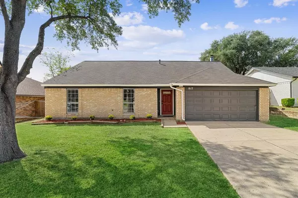 817 Woodhaven Lane, Grand Prairie, TX 75052