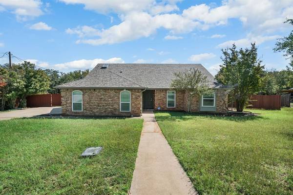 615 Oldham Lane, Granbury, TX 76048