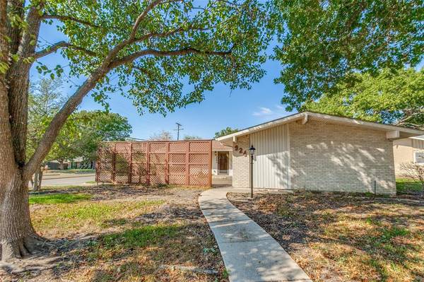 924 Meadow View Drive, Richardson, TX 75080