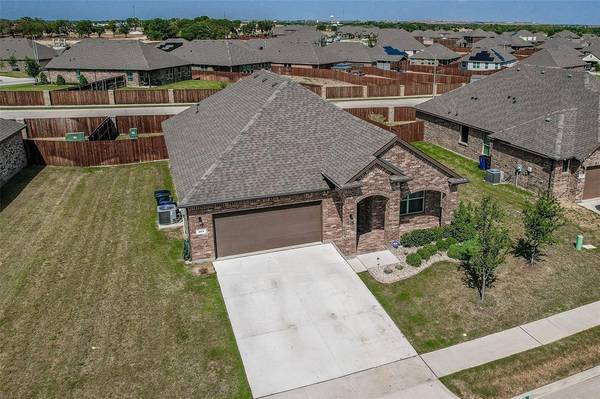 305 Smart Strike Court, Granbury, TX 76049