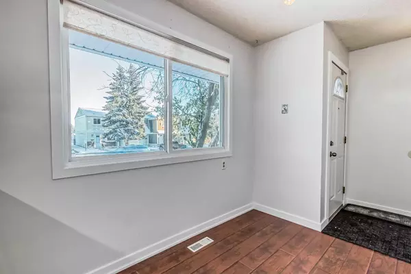 Calgary, AB T2A 7C2,57 Georgian Villas NE