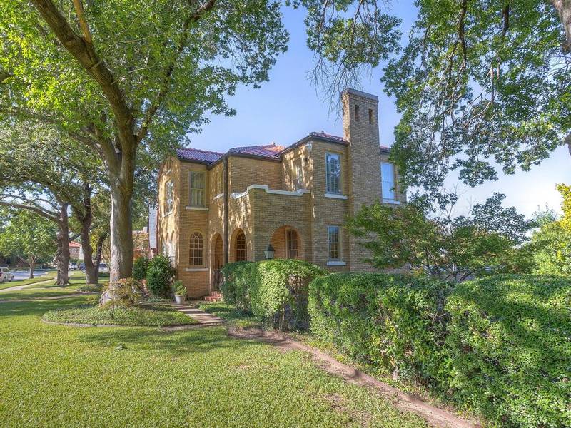 2331 Medford Court E, Fort Worth, TX 76109