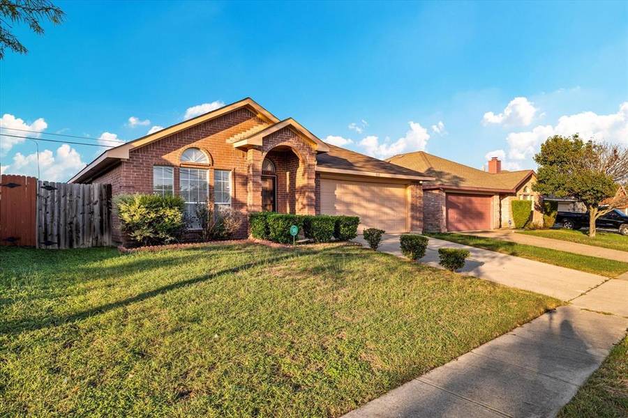 828 Thorton Drive, Cedar Hill, TX 75104