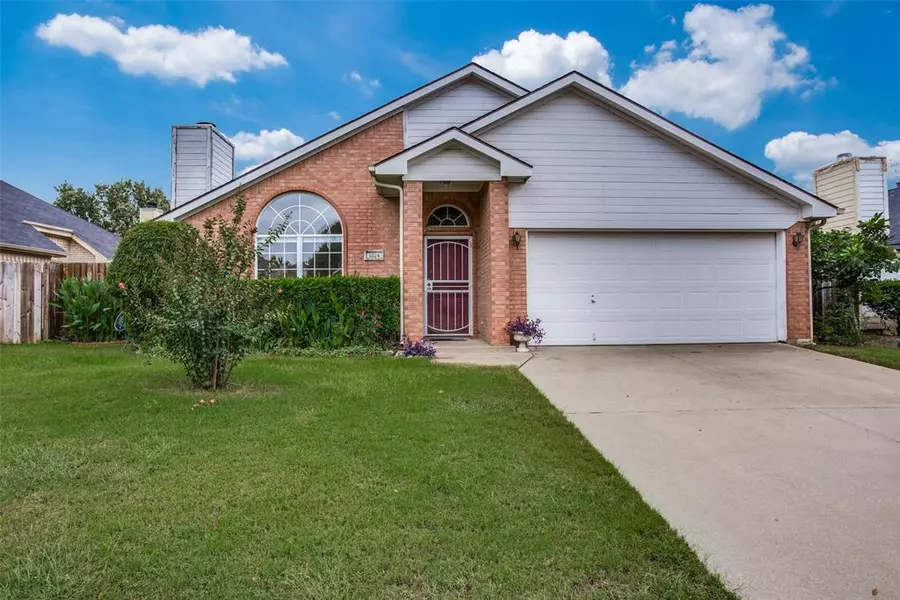 9024 San Joaquin Trail, Fort Worth, TX 76118