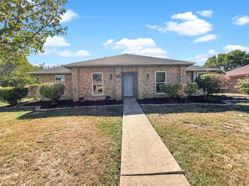 1638 Glencairn Lane, Lewisville, TX 75067