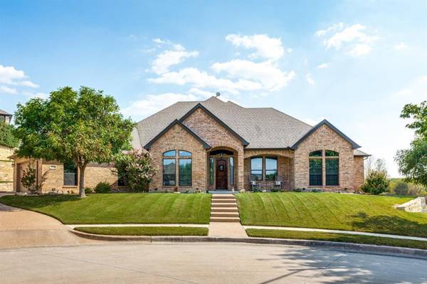 8004 Echo Hills Court S, Benbrook, TX 76126