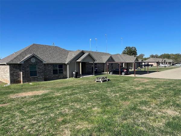 111 Sunburst Court #111-117, Weatherford, TX 76087