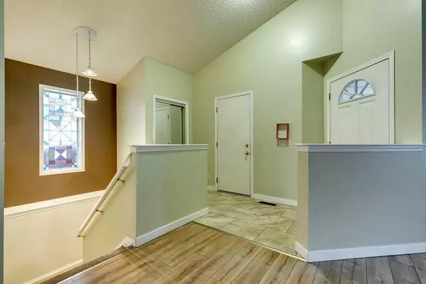 Calgary, AB T2Y 4C1,462 Millrise SQ SW