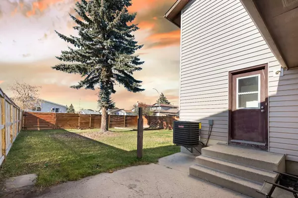 Calgary, AB T1Y4J5,3323 38 ST NE