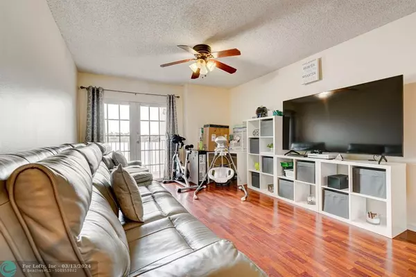 Coconut Creek, FL 33073,5035 Wiles Rd  #208