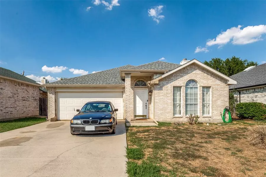 1916 Highvalley Trail, Grand Prairie, TX 75052