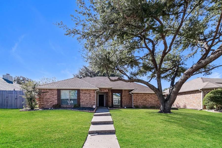 8718 Greentree Drive, Rowlett, TX 75088