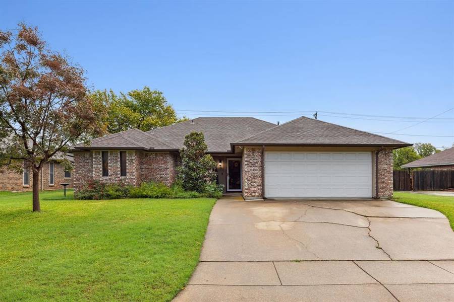 832 Ridgeview Drive, Burleson, TX 76028