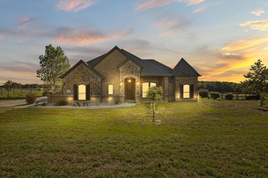 116 Spring Meadow Drive, Springtown, TX 76082