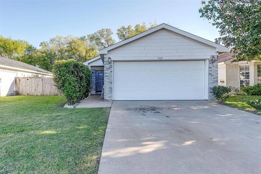 1028 Sandalwood Drive, Fort Worth, TX 76140