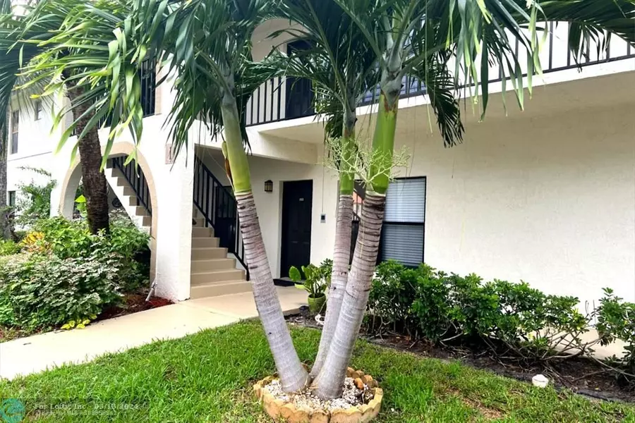 1 Via De Casas Sur  #102, Boynton Beach, FL 33426