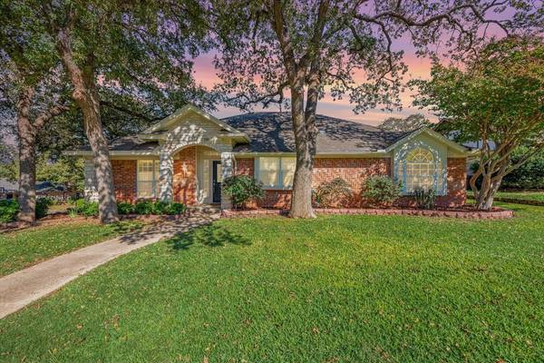 412 Heather Lane, Hurst, TX 76054